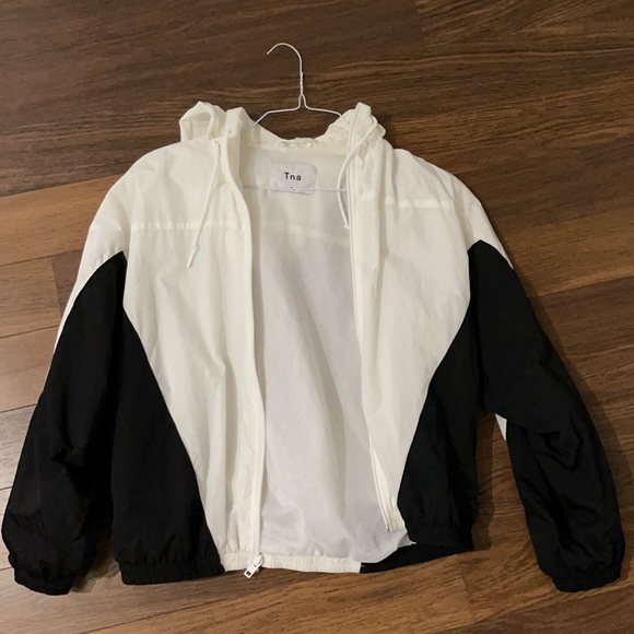 Aritzia Windbreaker Jacket ✨ - Picture 6 of 8